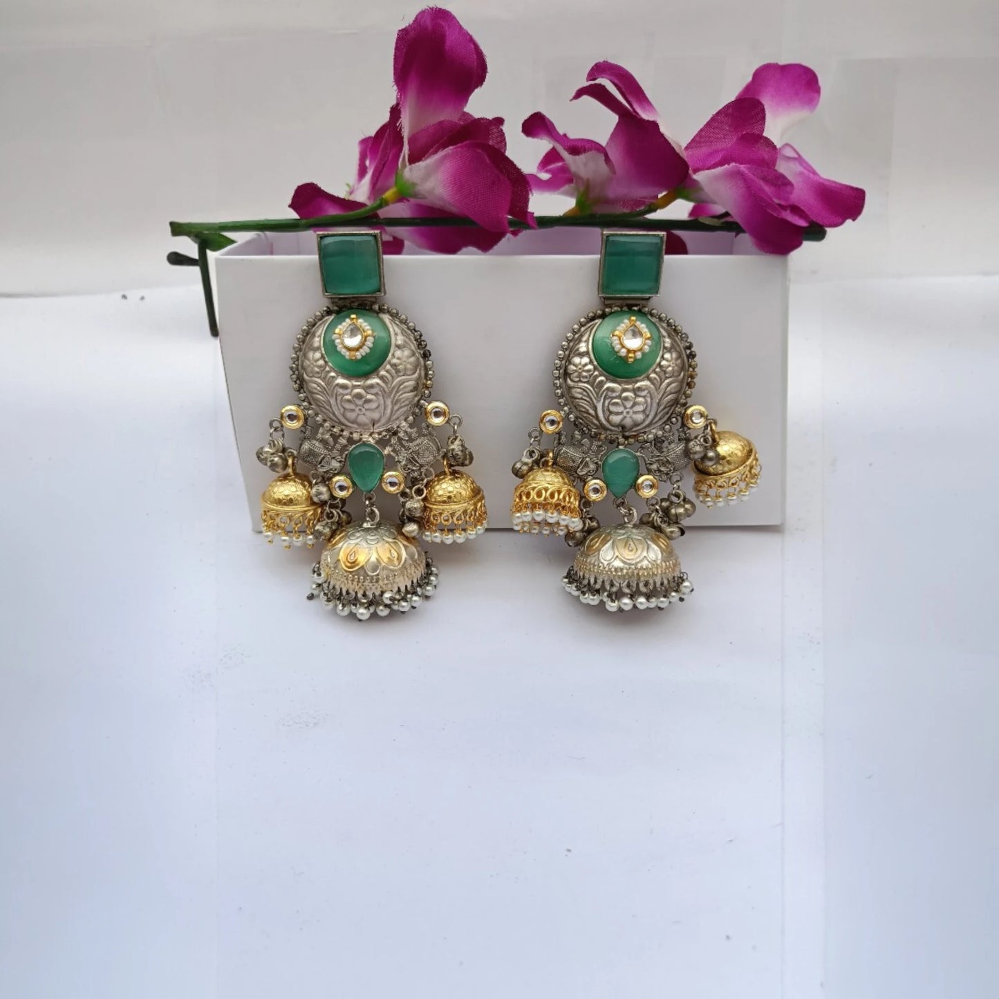 Trishika Greenghunghroo jhumka-Meeturstyle