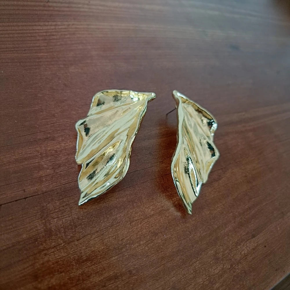 Aira Leaf Studs gold leaf design anti-tarnish earrings – Meeturstyle