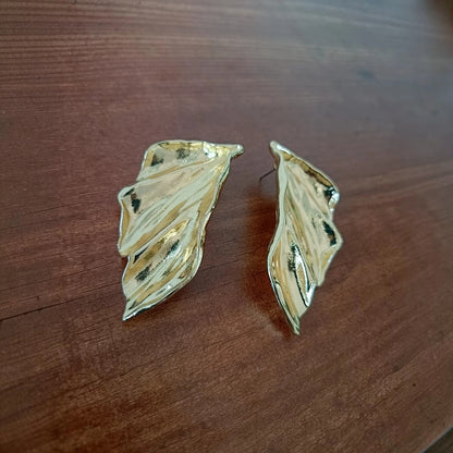 Aira Leaf Studs gold leaf design anti-tarnish earrings – Meeturstyle