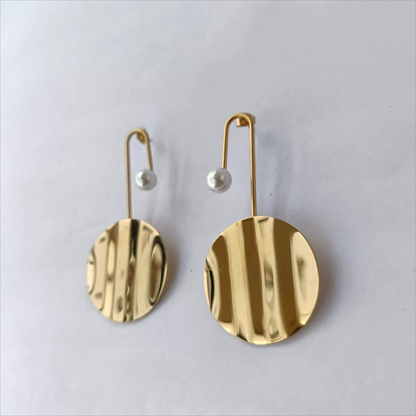 Aven gold round drop earrings with pearl accent