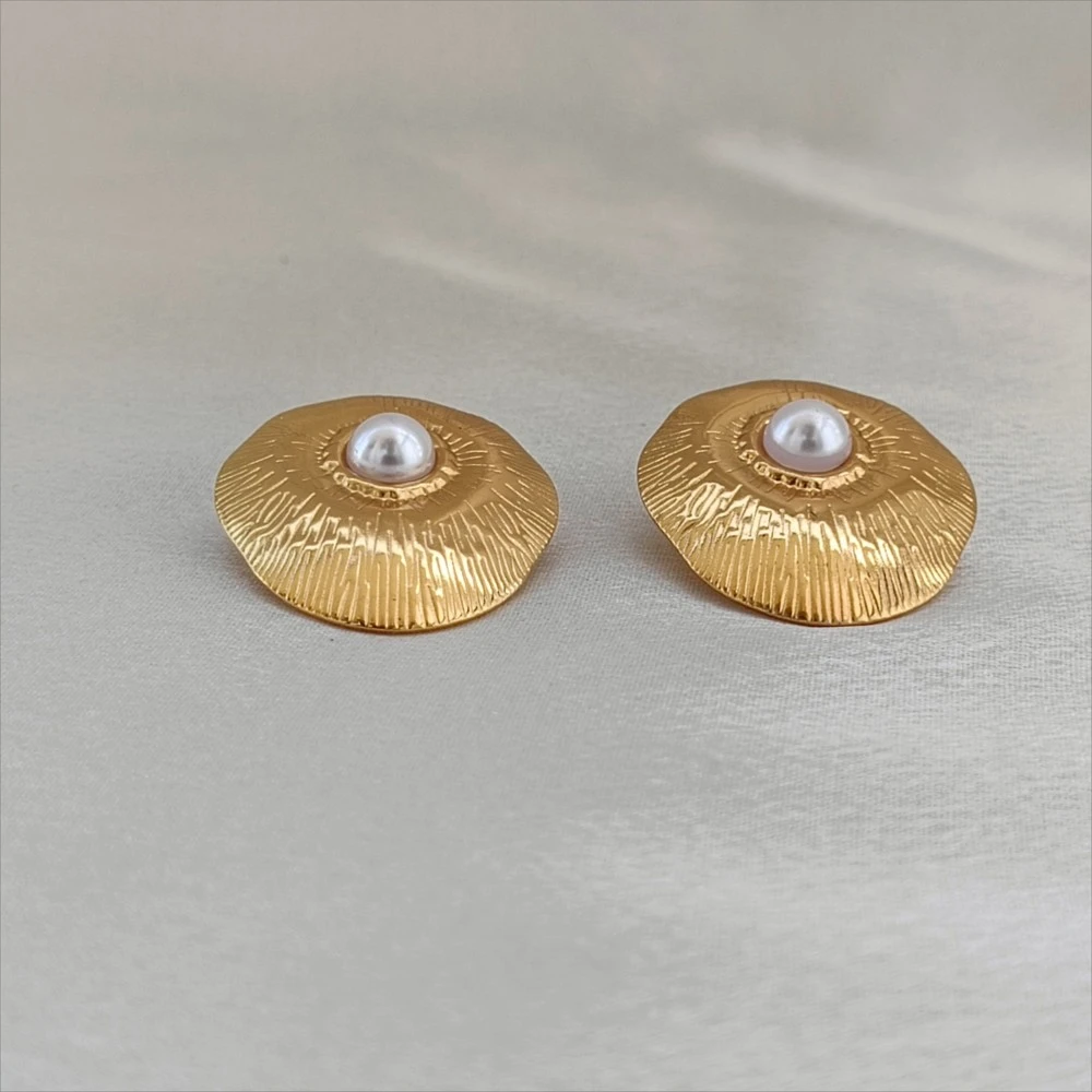 Elara gold-toned textured stud earrings with pearl centre