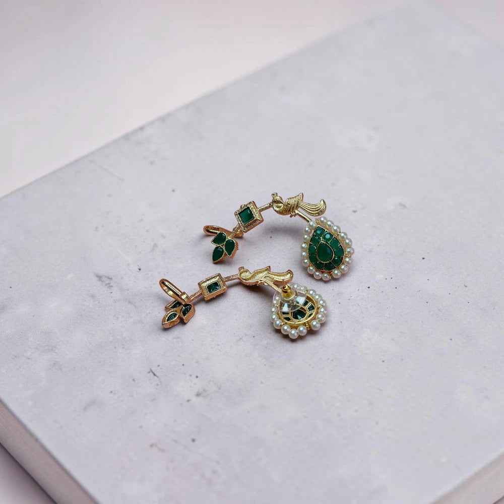 Noor Green gold-look stone pearl earcuff 1