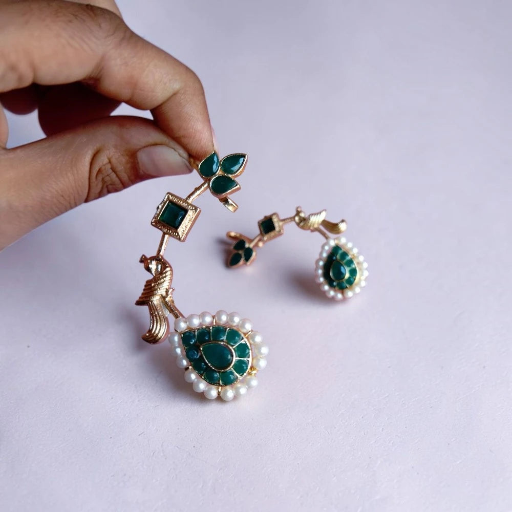 Noor Green gold-look stone pearl earcuff