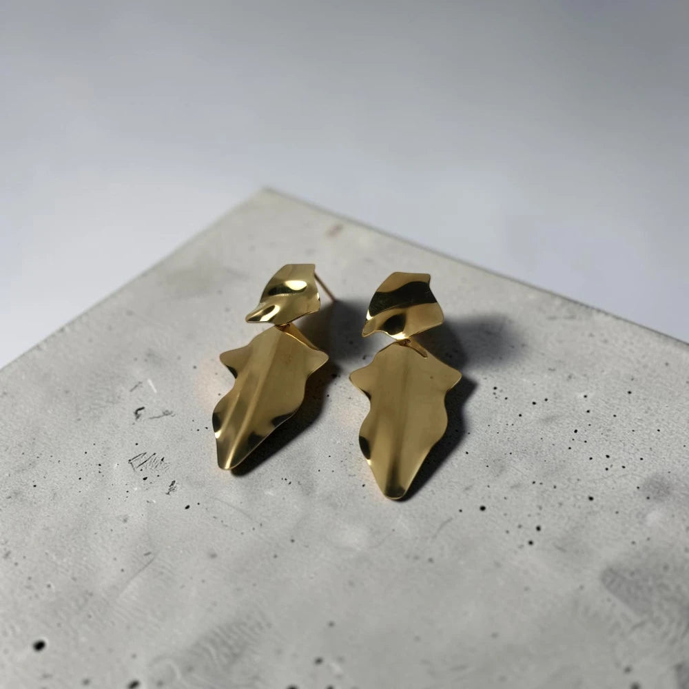 Zaira abstract sculptural gold dangler earrings 2