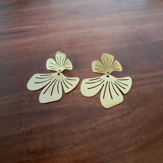Aafreen gold floral cut-out anti-tarnish earrings by Meeturstyle
