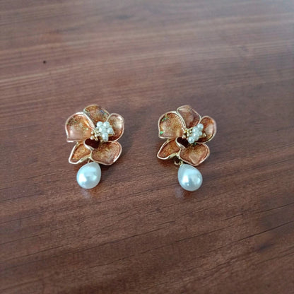 Gul Pearl Drops floral pearl dangler earrings – Meeturstyle