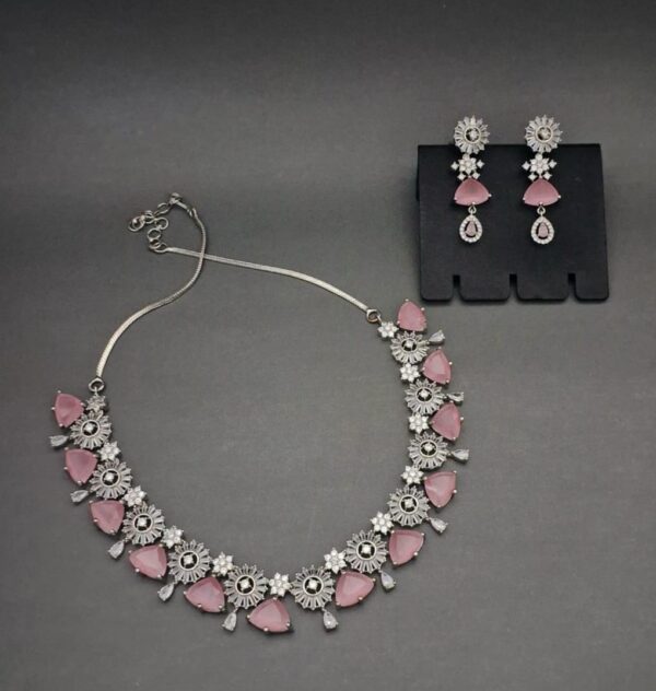 meeturstyle/pink necklace